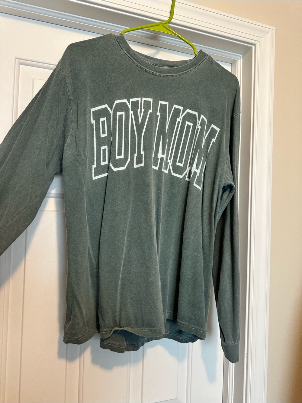 Comfort Colors 'Boy Mom' Long Sleeve Tee - Forest Green